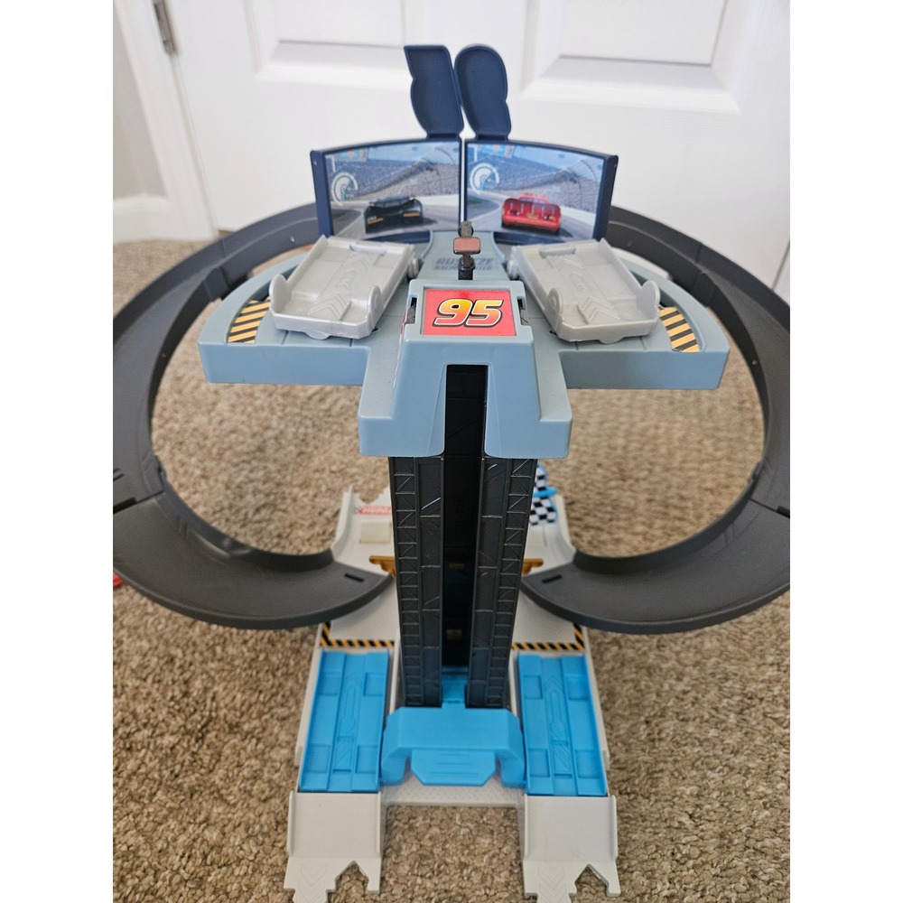 Disney Pixar Cars Rust Eze Racing Tower Playset with 4 Lightning McQueen Cars - Picture 5 of 5